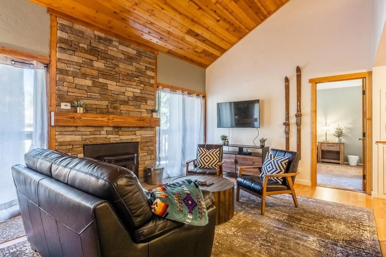Apartment La Residence IV: Cozy Loft with Shuttle Access Mammoth Lakes