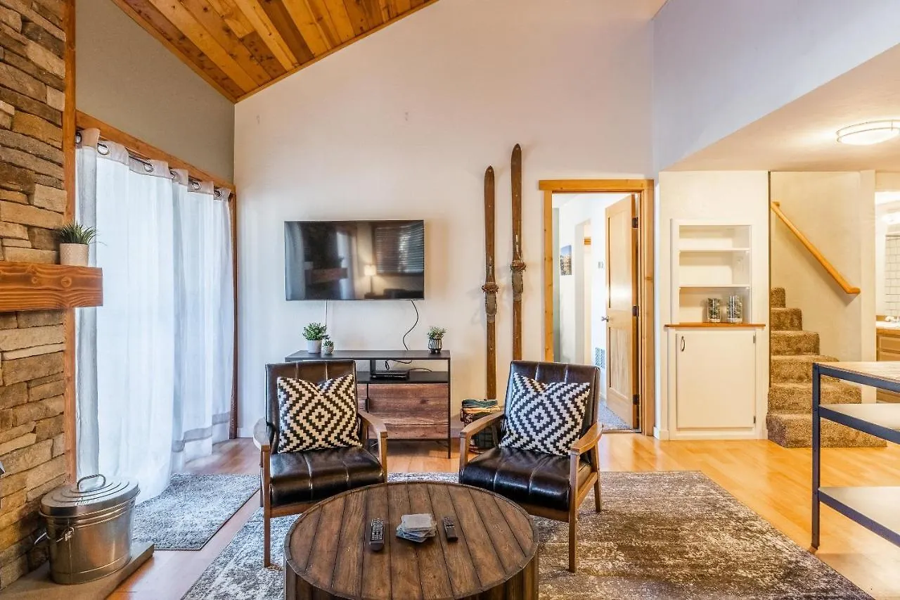 La Residence IV: Cozy Loft with Shuttle Access Mammoth Lakes Apartment