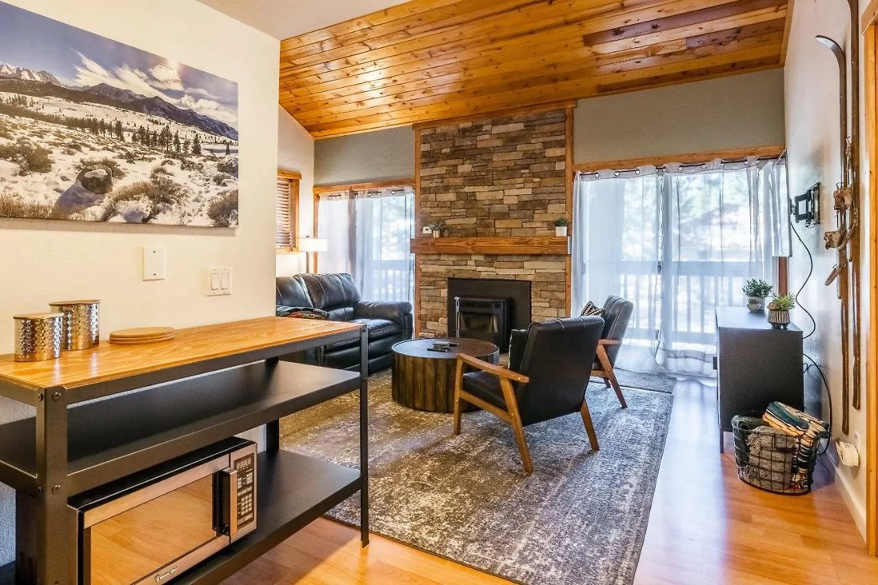 Apartment La Residence IV: Cozy Loft with Shuttle Access Mammoth Lakes