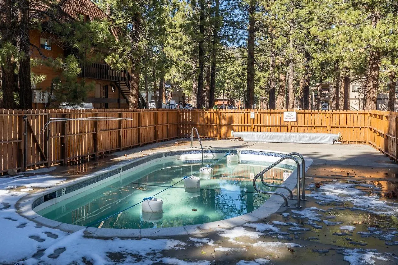 La Residence IV: Cozy Loft with Shuttle Access Mammoth Lakes Apartment